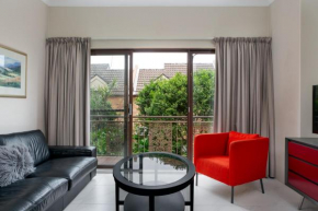 Spacious 3-Bed Townhouse in Stylish Balmain, Sydney